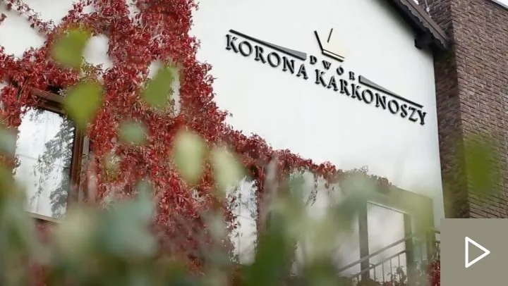 Dwór Korona Karkonoszy - widok zewnętrzny, fasada hotelu